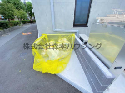 【その他共用部分】 | 　Flower Garden Neyagawa | 専用ごみ置き場です