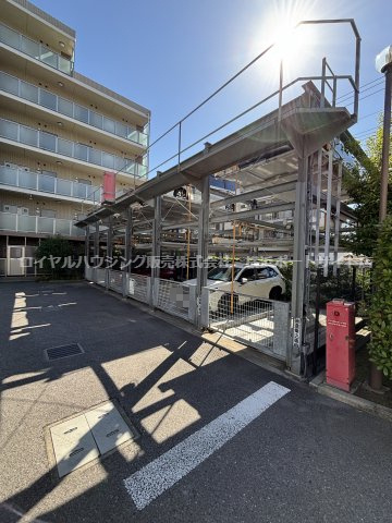 【駐車場】