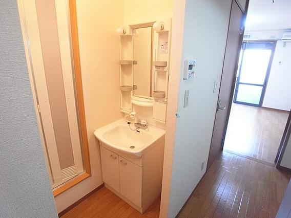 ディマンシュの洗面所