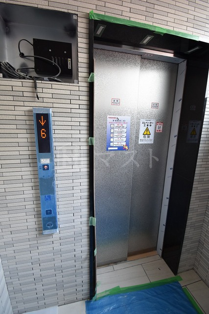 プレサンス谷町九丁目ディセオのエントランス