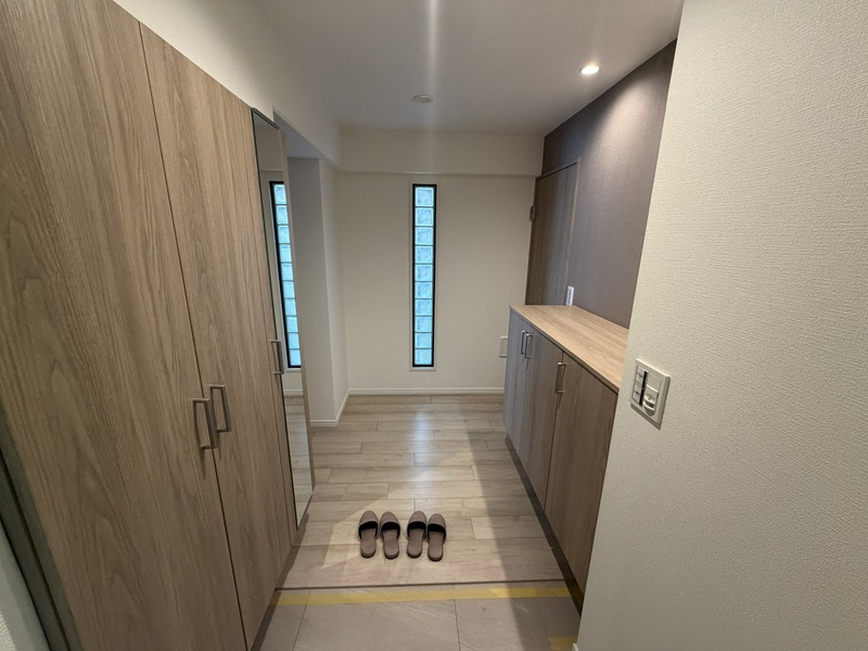 西宮市羽衣町の賃貸マンションの玄関