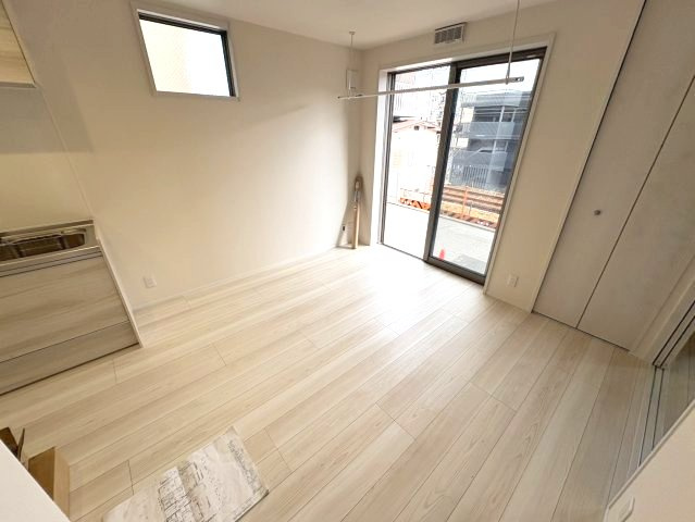 神戸市東灘区森北町４丁目のアパートの居間・リビング