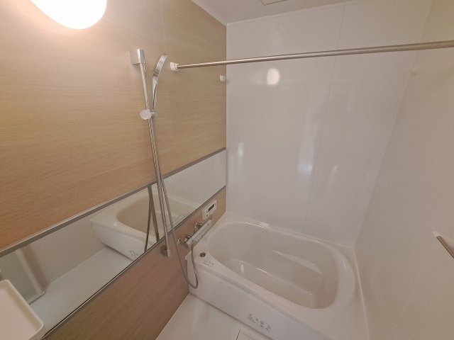 西宮市津門大箇町の賃貸マンションの浴室