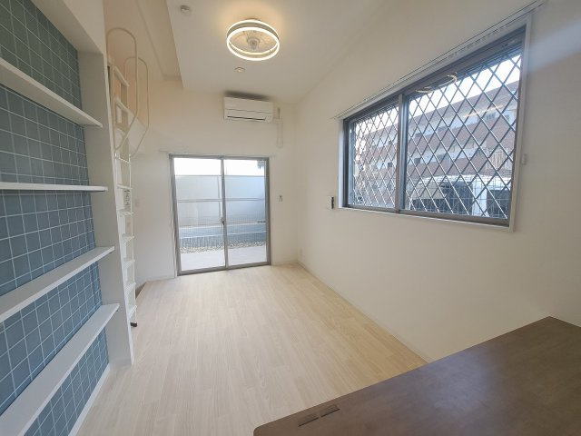西宮市津門大箇町の賃貸マンションの居間・リビング