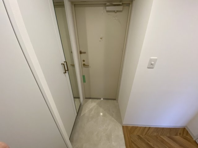 西宮市樋之池町の賃貸マンションの玄関