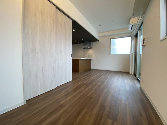 西宮市樋之池町の賃貸マンションの居間・リビング