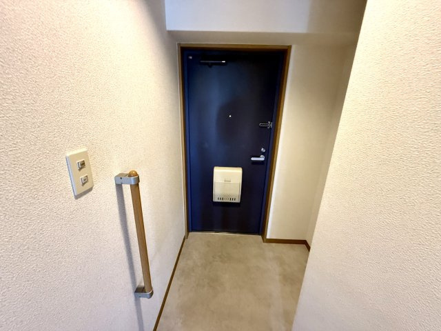 西宮市市庭町の賃貸マンションの玄関