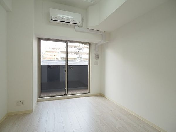 神戸市中央区下山手通９丁目の賃貸マンションの居間・リビング