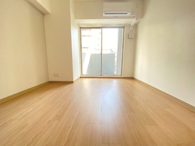 神戸市中央区筒井町３丁目の賃貸マンションの居間・リビング