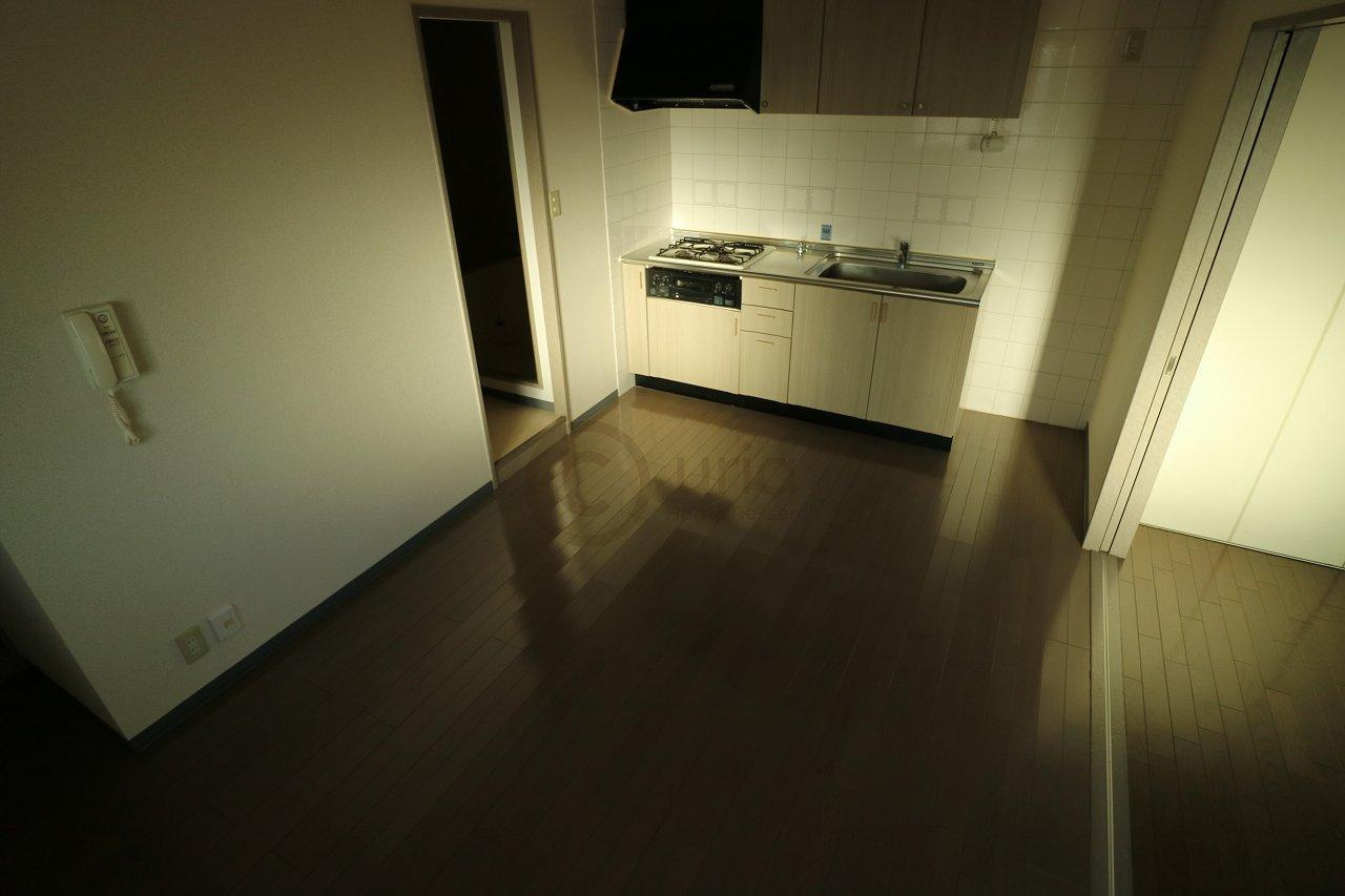 神戸市東灘区岡本３丁目の賃貸マンションの居間・リビング