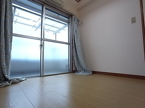 神戸市中央区三宮町２丁目の賃貸マンションの洋室