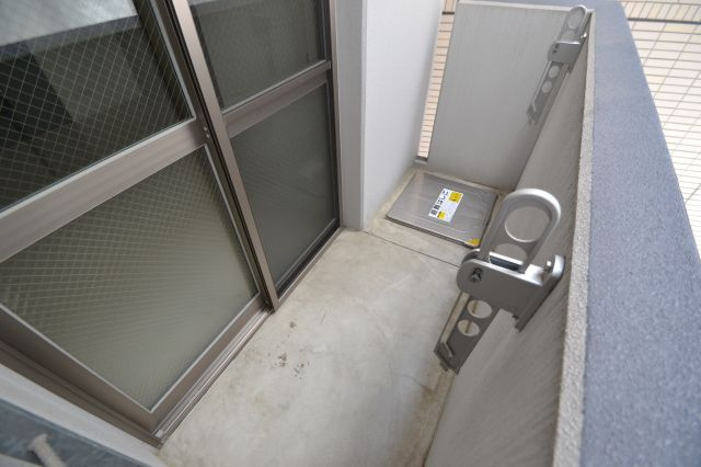 神戸市中央区磯辺通１丁目の賃貸マンションのバルコニー