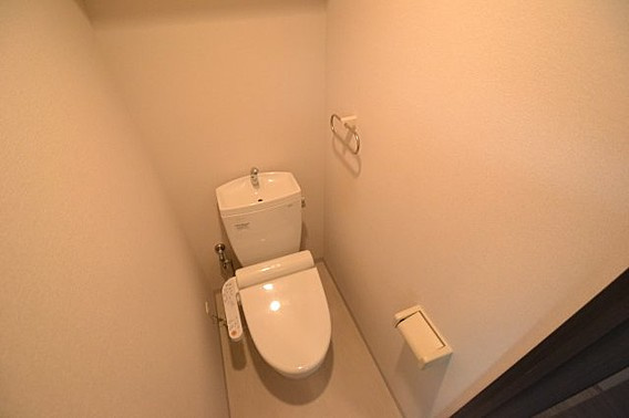 神戸市中央区磯辺通１丁目の賃貸マンションのトイレ