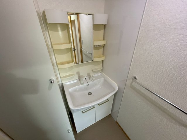 芦屋市松ノ内町の賃貸マンションの洗面所