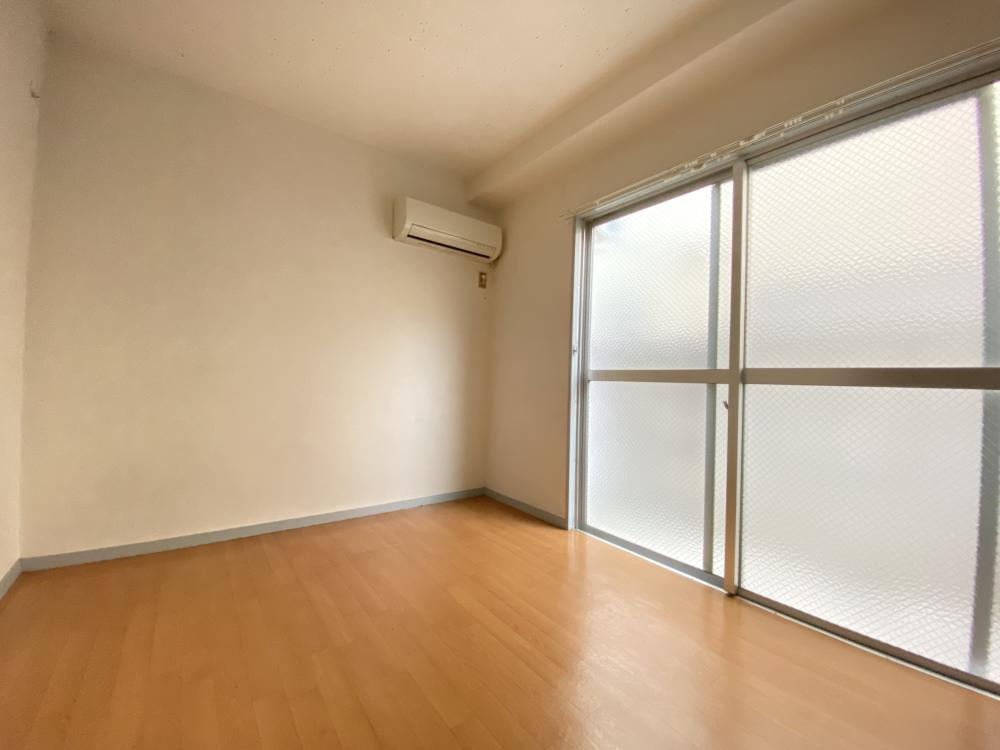 芦屋市西山町の賃貸マンションの居間・リビング