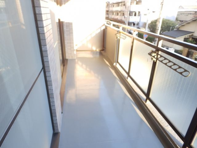 神戸市灘区篠原南町３丁目の賃貸マンションのバルコニー