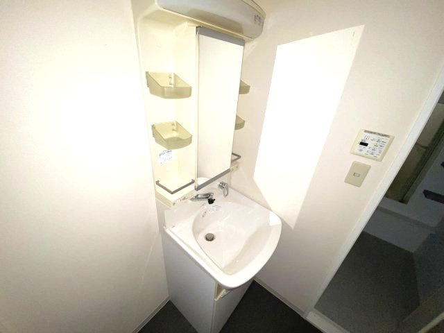 芦屋市南宮町の賃貸マンションの洗面所