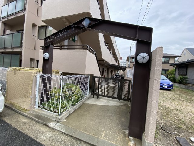 芦屋市南宮町の賃貸マンションのエントランス