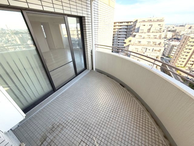 神戸市東灘区本山南町５丁目の賃貸マンションのバルコニー