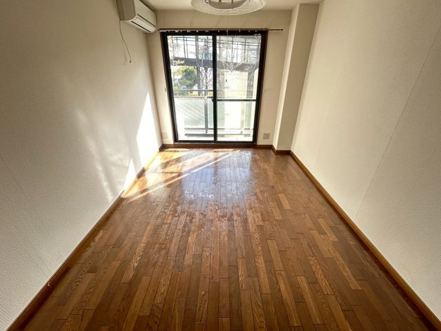 神戸市東灘区岡本９丁目の賃貸マンションの居間・リビング