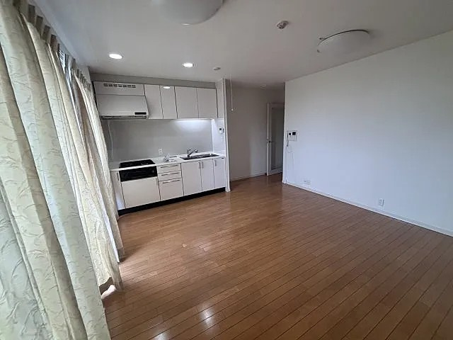 神戸市灘区青谷町３丁目の賃貸マンションの居間・リビング