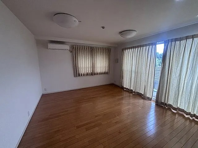 神戸市灘区青谷町３丁目の賃貸マンションの居間・リビング
