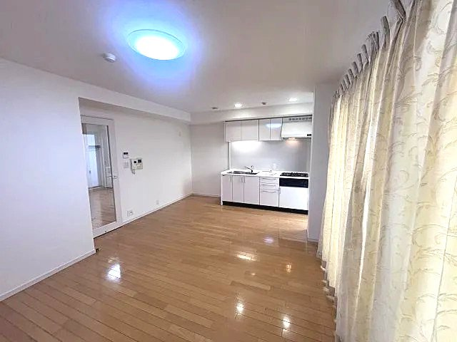 神戸市灘区青谷町３丁目の賃貸マンションの居間・リビング