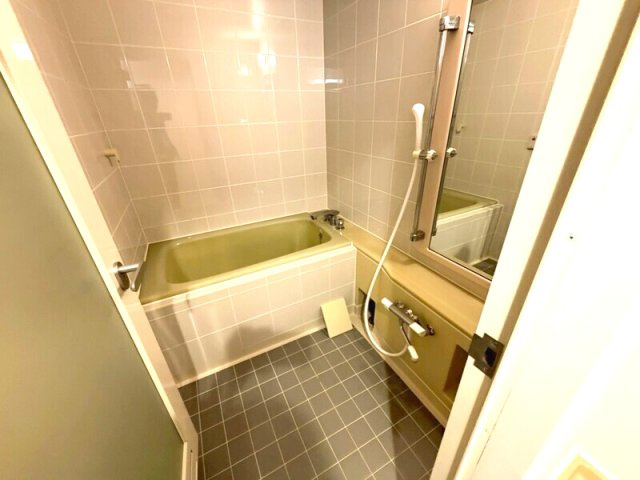 西宮市老松町の賃貸マンションの浴室