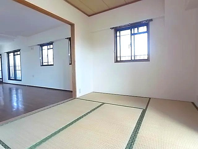 西宮市老松町の賃貸マンションの居間・リビング