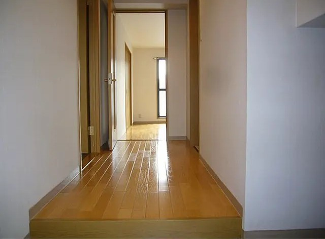 西宮市南昭和町の賃貸マンションの玄関