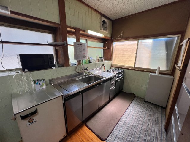 長崎市平山町　平屋建　４DKのキッチン