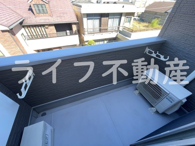 ノーヴェ ルーチェのバルコニー|外からの目が気にならないバルコニーで洗濯物が干せます