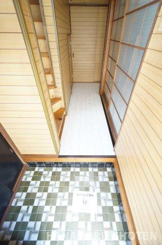 轟町1丁目戸建の玄関|ご見学・ご契約時の送迎可能！