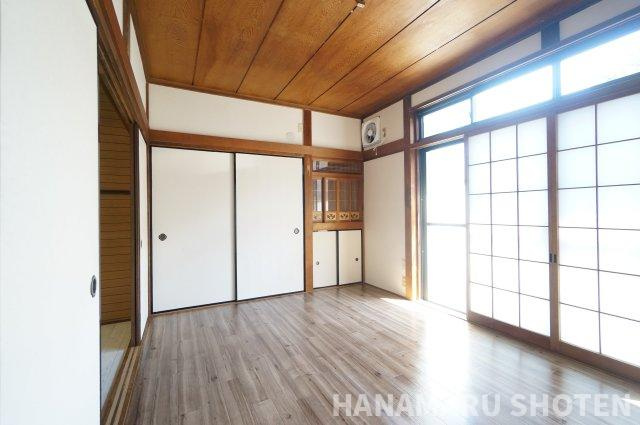 轟町1丁目戸建の居間・リビング|物件、駅でお待ち合わせでのご案内歓迎！
