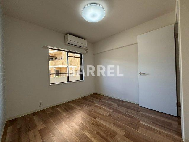 隆豊ハイツの洋室