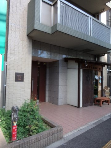 ヴェルデュール本郷壱番館のエントランス