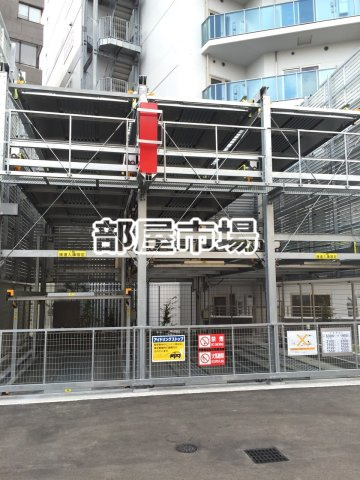 ライジングプレイスKAMEIDOの駐車場