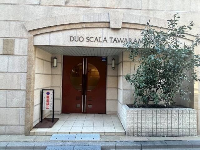 デュオ・スカーラ田原町のエントランス