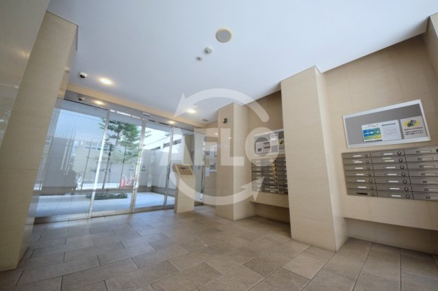 コスモリード谷町六丁目のエントランス|ドゥーエ谷町　キレイな外観