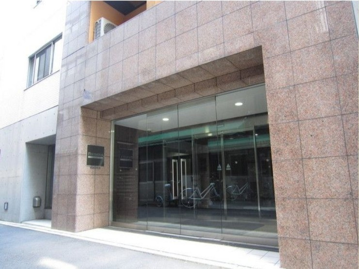 千代田区神田多町２丁目の賃貸マンションのエントランス