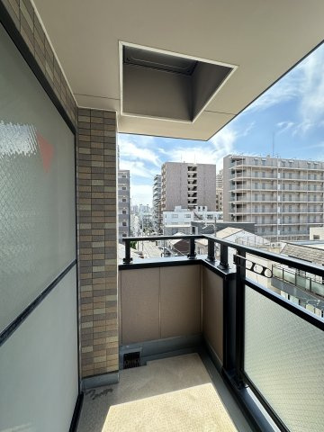 大阪市中央区谷町７丁目の賃貸マンションのバルコニー