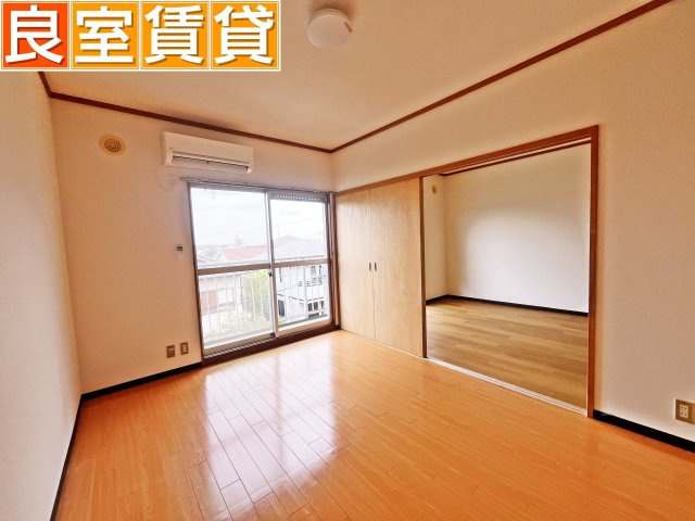 【居間・リビング】 | サンシャトールスズキ | 南　洋室6帖