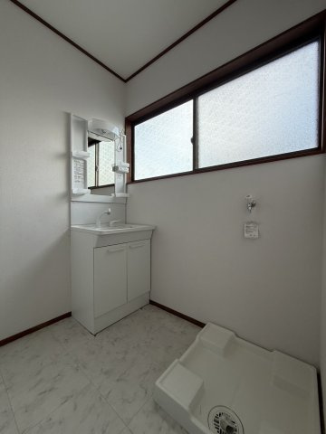 駅近で平屋暮らし×リノベで生まれ変わった鹿島町の家の脱衣所