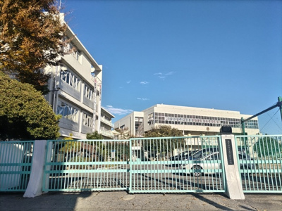 春日部市立春日部中学校まで1700ｍ