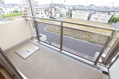 バルコニーが広々していると開放感がありますよね♪