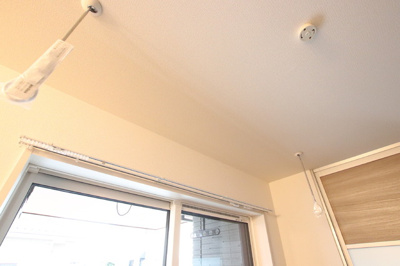 室内物干フックに洗濯物を干して外出できます♪