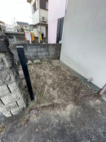 鳴神戸建　115-21の庭