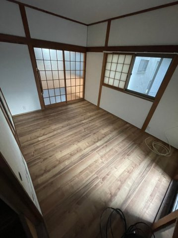 鳴神戸建　115-21の洋室