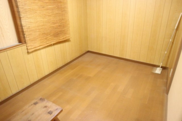 田野戸建の洋室