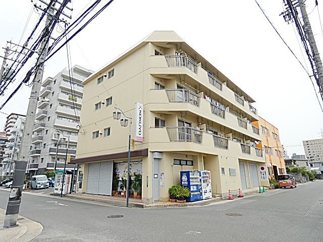 富善ビルの外観